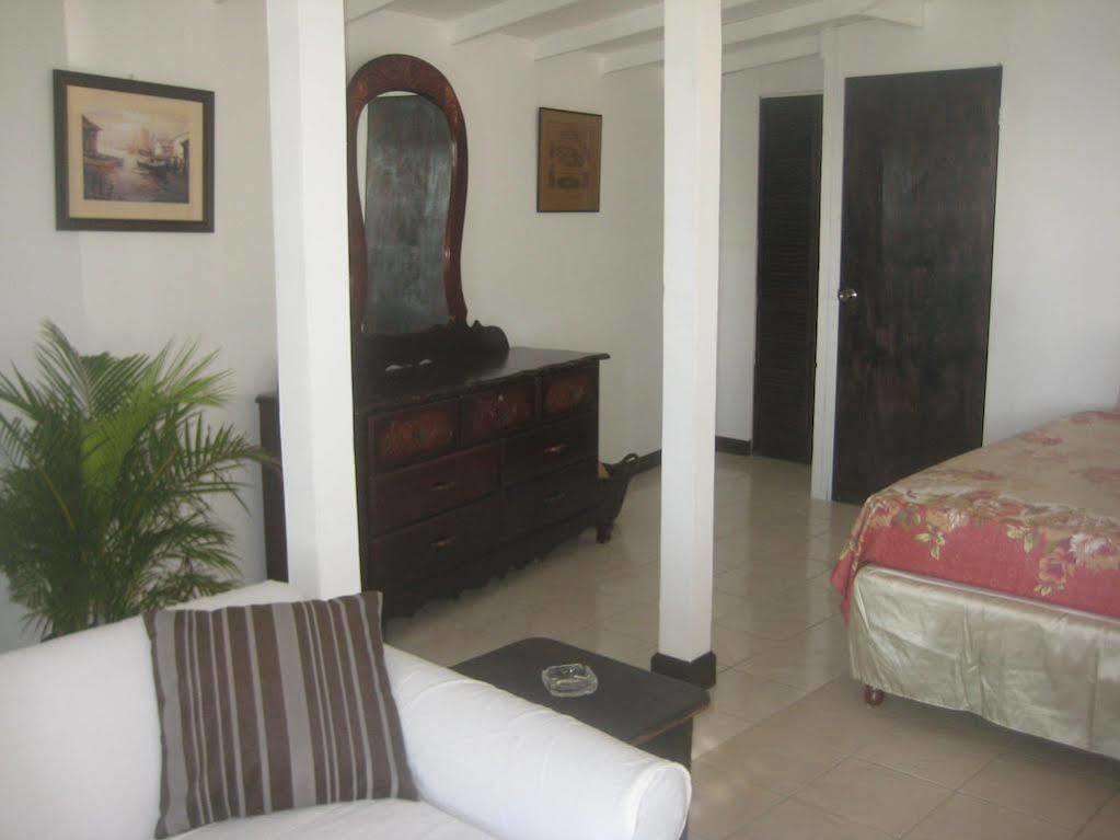 Roots Bamboo Beach Resort نيغريل المظهر الخارجي الصورة