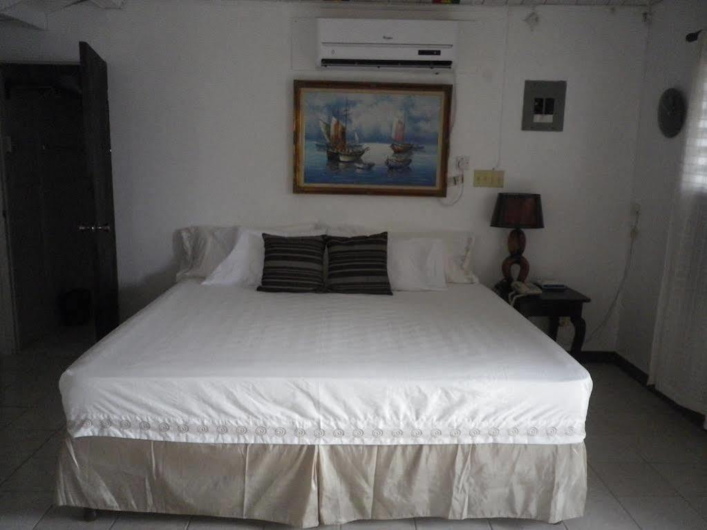 Roots Bamboo Beach Resort نيغريل المظهر الخارجي الصورة