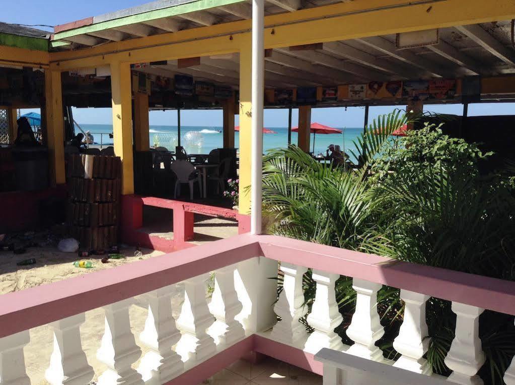 Roots Bamboo Beach Resort نيغريل المظهر الخارجي الصورة