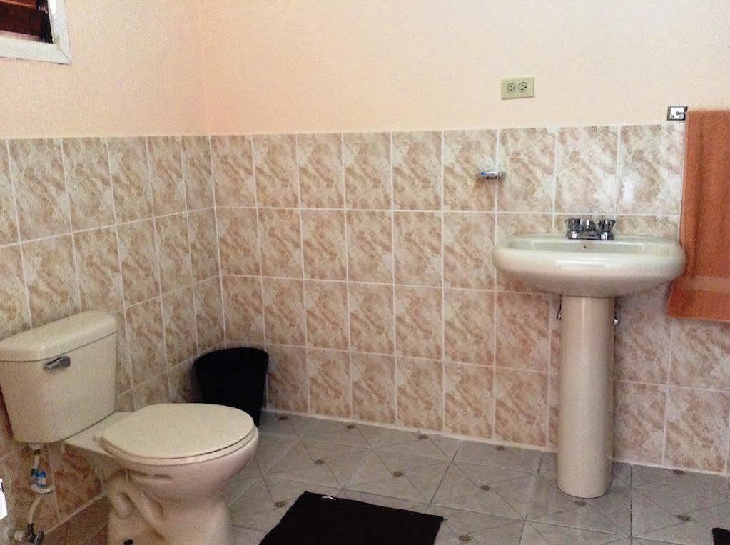 Roots Bamboo Beach Resort نيغريل المظهر الخارجي الصورة