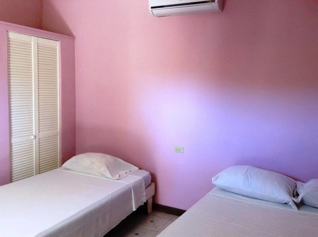 Roots Bamboo Beach Resort نيغريل المظهر الخارجي الصورة